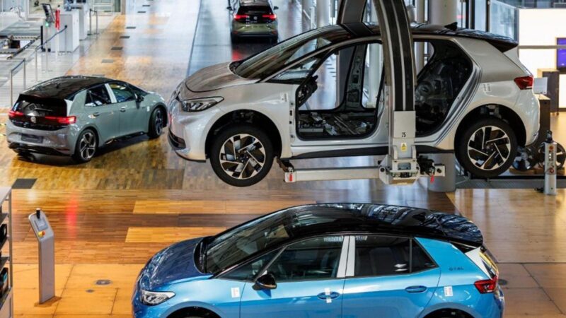 „A helyzet feszült” – 50 ezer munkahely megszüntetését tervezi a Volkswagen-csoport