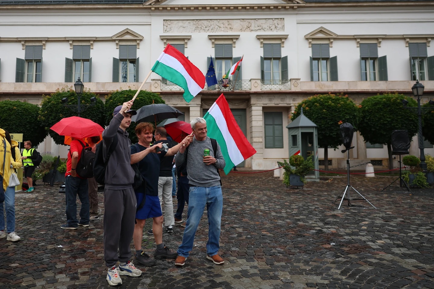 Vona Gáborék tüntetése a Sándor-palotánál: Kifulladt az elnök elleni demonstráció