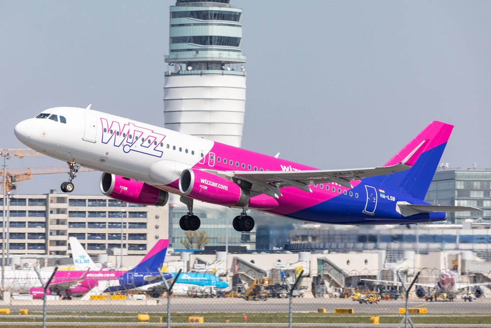 Óvakodjon a Wizz Air spanyolországi járataitól: szabályos méretű táskákért is súlyos büntetéseket szabnak ki