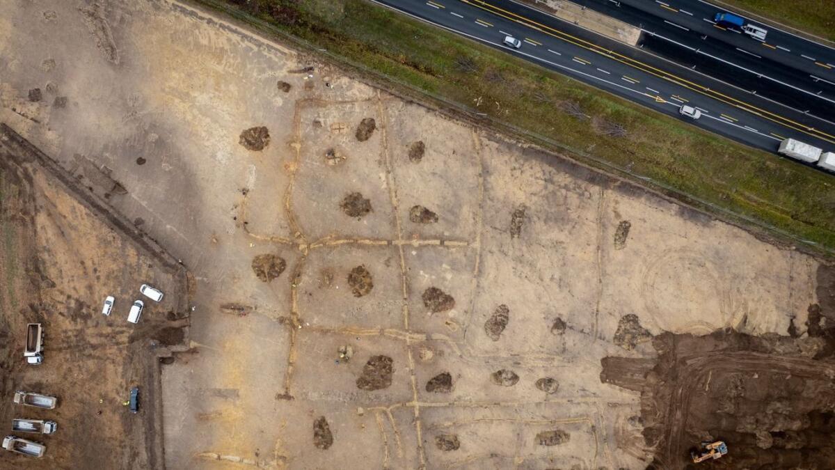 Árpád-kori időutazás az M1-es autópálya alatt: Rejtélyes lelet borzolja a kedélyeket az ácsi ásatáson