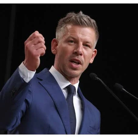 Helyettes államtitkár fizetése csendben emelkedett
