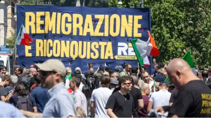 Tízezres tömegek csaptak össze Rómában a bevándorlási törvény miatt