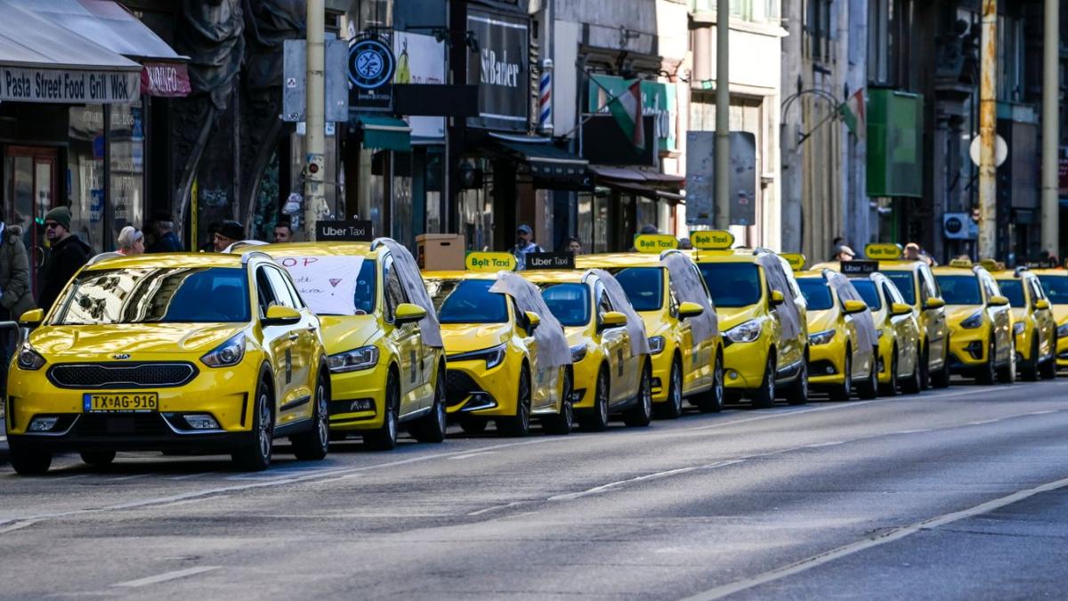 Elegük van a taxisoknak, kétezer autóval vonulhatnak Budapestre