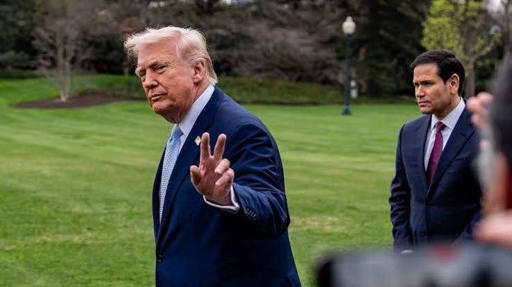 Bennfentes kereskedés a háborún: ki fogadott Trump bejelentései előtt?