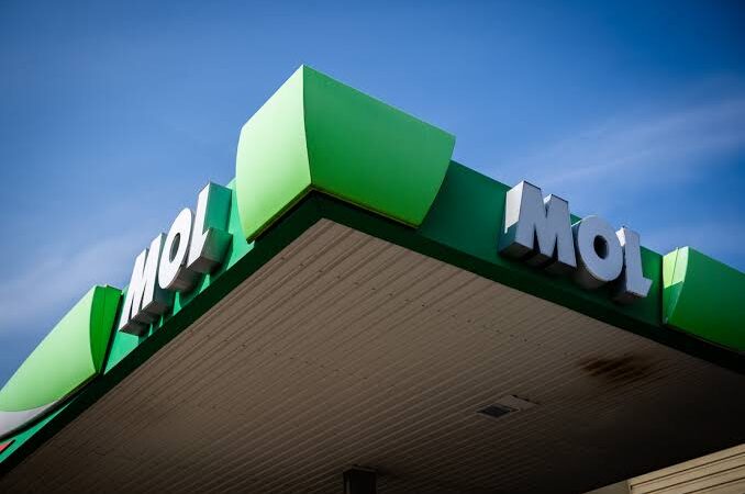 MOL extraprofitadó: a magyar költségvetés egy tétele az orosz olaj árkedvezményén ül