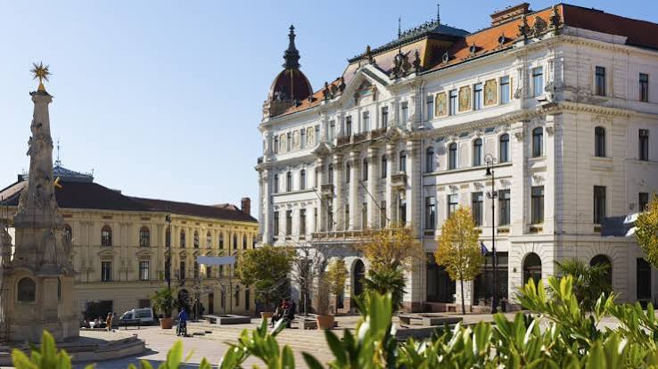 Pécsi önkormányzat a szakadék szélén: segélykérelem, botrányok, bizalmi válság