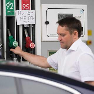Üzemanyaghiány Oroszországban: Kazahsztán benzint szállít